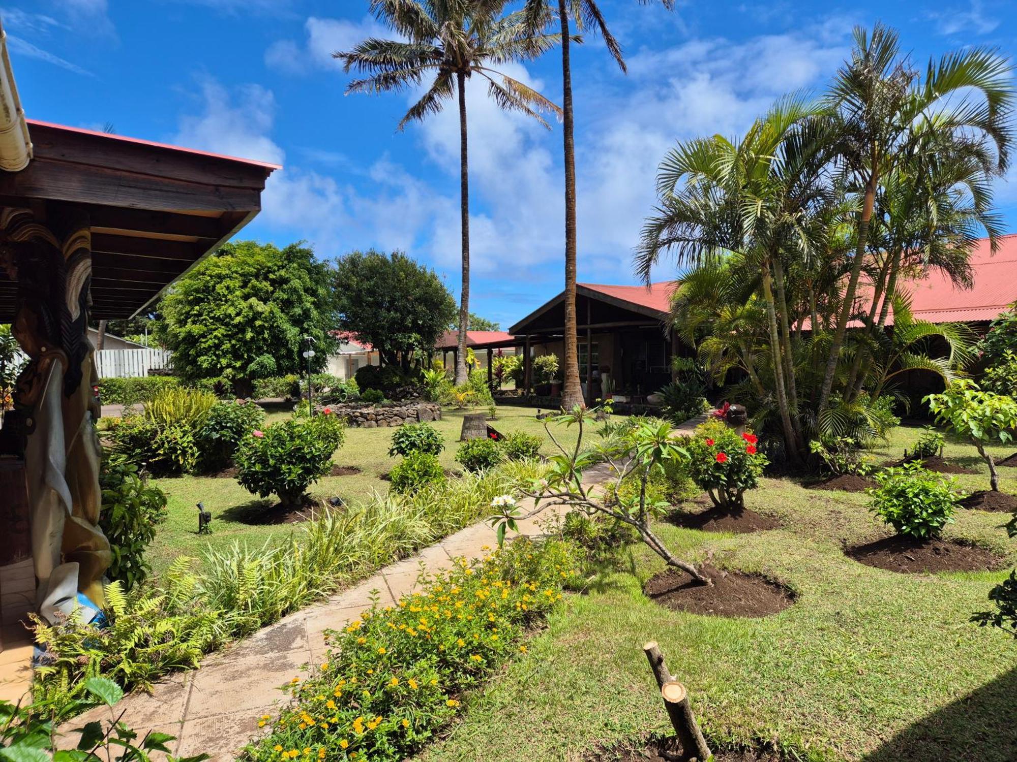 Hotel Manutara Hanga Roa Exterior photo