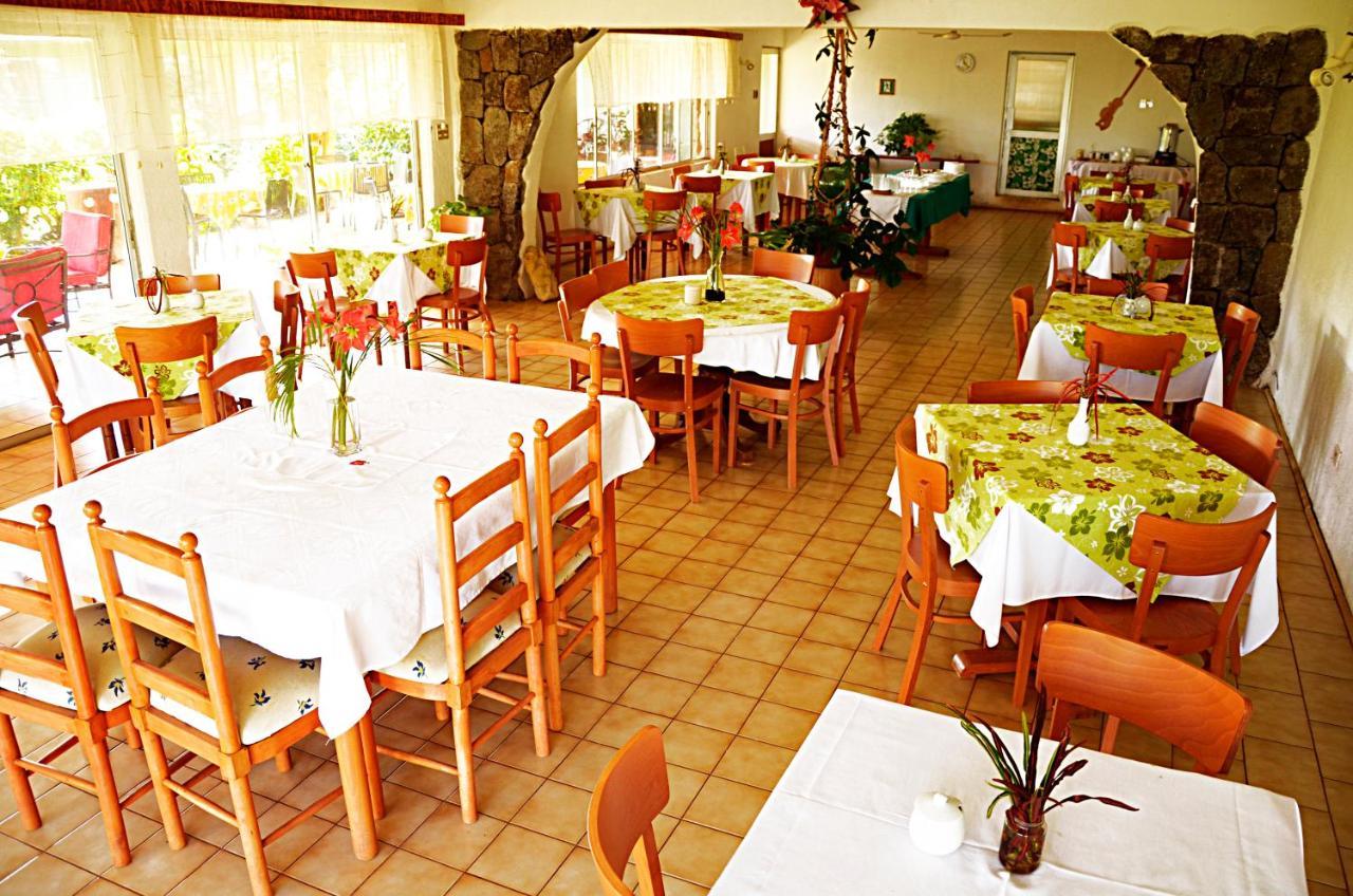 Hotel Manutara Hanga Roa Exterior photo